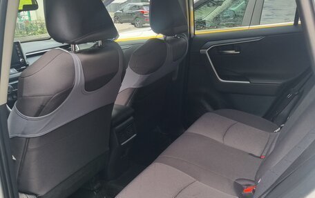 Toyota RAV4, 2021 год, 3 730 000 рублей, 8 фотография