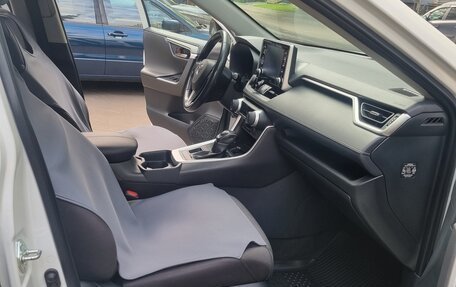 Toyota RAV4, 2021 год, 3 730 000 рублей, 9 фотография