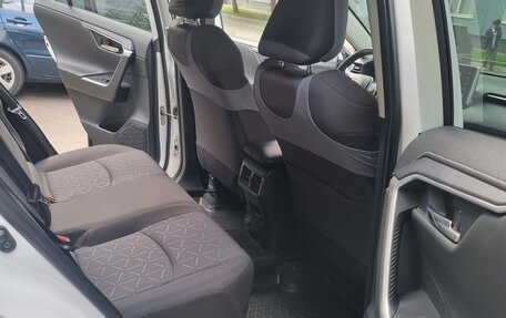 Toyota RAV4, 2021 год, 3 730 000 рублей, 10 фотография