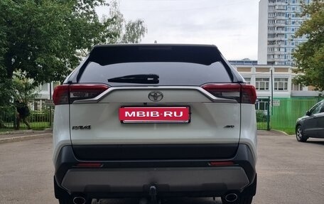 Toyota RAV4, 2021 год, 3 730 000 рублей, 5 фотография