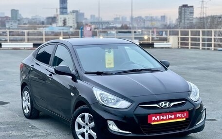 Hyundai Solaris II рестайлинг, 2013 год, 825 000 рублей, 3 фотография