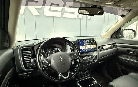 Mitsubishi Outlander III рестайлинг 3, 2018 год, 2 150 000 рублей, 6 фотография