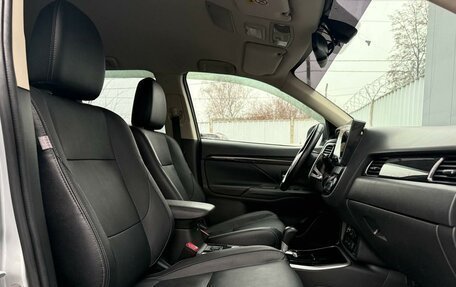 Mitsubishi Outlander III рестайлинг 3, 2018 год, 2 150 000 рублей, 8 фотография