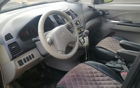 Mitsubishi Grandis, 2004 год, 800 000 рублей, 6 фотография