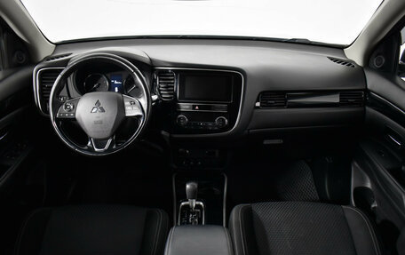 Mitsubishi Outlander III рестайлинг 3, 2019 год, 1 979 000 рублей, 1 фотография