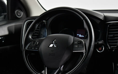 Mitsubishi Outlander III рестайлинг 3, 2019 год, 1 979 000 рублей, 16 фотография