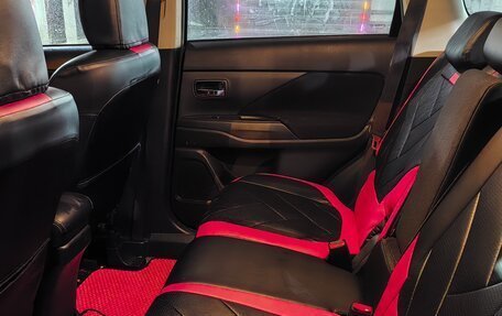 Mitsubishi Outlander III рестайлинг 3, 2019 год, 2 200 000 рублей, 9 фотография