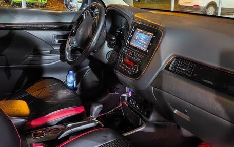 Mitsubishi Outlander III рестайлинг 3, 2019 год, 2 200 000 рублей, 12 фотография