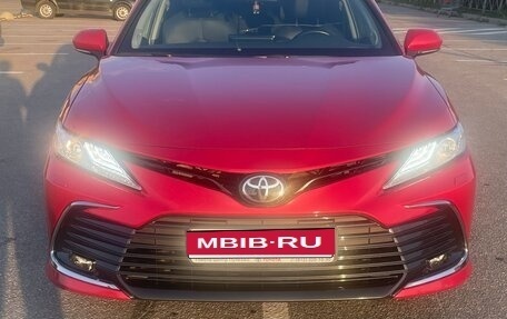 Toyota Camry, 2021 год, 3 550 000 рублей, 9 фотография