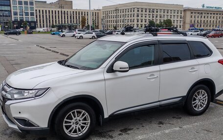 Mitsubishi Outlander III рестайлинг 3, 2017 год, 1 490 000 рублей, 4 фотография