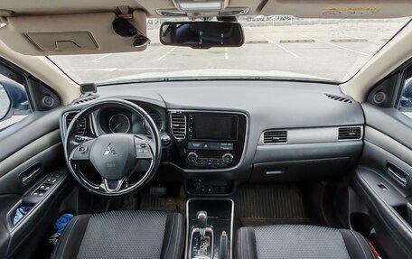 Mitsubishi Outlander III рестайлинг 3, 2017 год, 1 490 000 рублей, 12 фотография