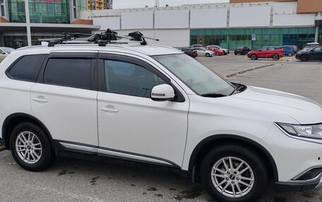 Mitsubishi Outlander III рестайлинг 3, 2017 год, 1 490 000 рублей, 3 фотография