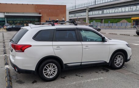 Mitsubishi Outlander III рестайлинг 3, 2017 год, 1 490 000 рублей, 7 фотография