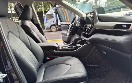 Toyota Highlander, 2022 год, 3 060 888 рублей, 10 фотография