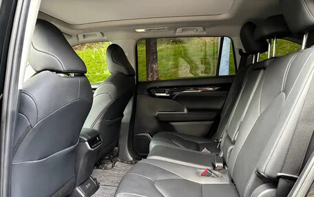 Toyota Highlander, 2022 год, 3 060 888 рублей, 9 фотография