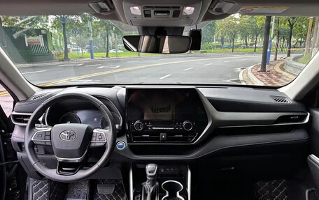 Toyota Highlander, 2022 год, 3 060 888 рублей, 12 фотография