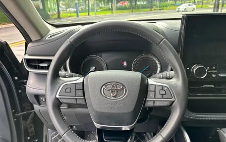 Toyota Highlander, 2022 год, 3 060 888 рублей, 14 фотография