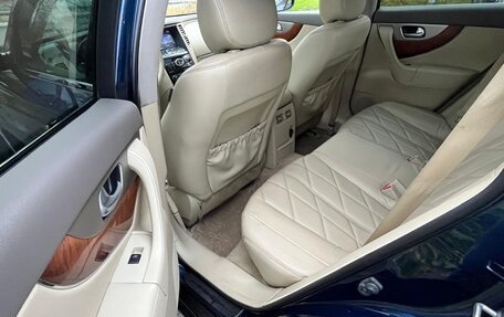 Infiniti QX70, 2015 год, 1 990 000 рублей, 11 фотография