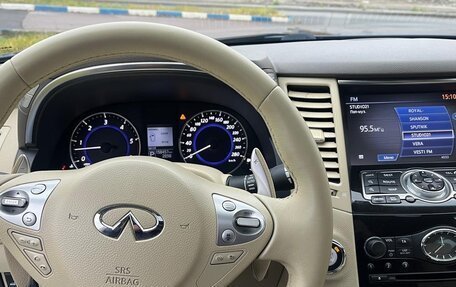 Infiniti QX70, 2015 год, 1 990 000 рублей, 9 фотография