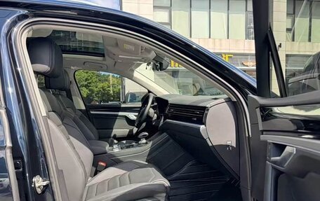 Volkswagen Touareg III, 2022 год, 4 400 000 рублей, 3 фотография