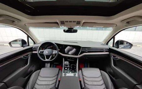 Volkswagen Touareg III, 2022 год, 4 670 000 рублей, 7 фотография