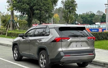 Toyota RAV4, 2022 год, 2 700 000 рублей, 6 фотография