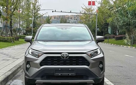 Toyota RAV4, 2022 год, 2 700 000 рублей, 2 фотография