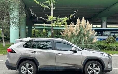 Toyota RAV4, 2022 год, 2 700 000 рублей, 4 фотография