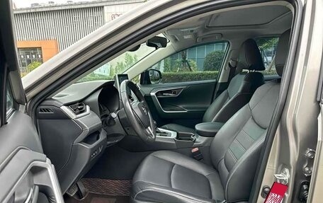 Toyota RAV4, 2022 год, 2 700 000 рублей, 7 фотография