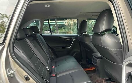 Toyota RAV4, 2022 год, 2 700 000 рублей, 20 фотография