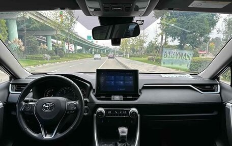 Toyota RAV4, 2022 год, 2 700 000 рублей, 17 фотография