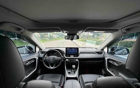 Toyota RAV4, 2022 год, 2 700 000 рублей, 18 фотография