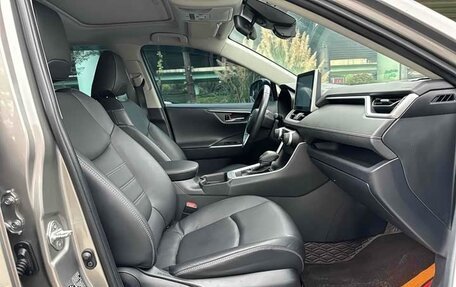 Toyota RAV4, 2022 год, 2 700 000 рублей, 23 фотография