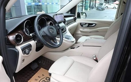 Mercedes-Benz V-Класс, 2022 год, 5 716 429 рублей, 5 фотография