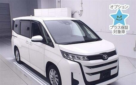 Toyota Noah III, 2021 год, 1 920 000 рублей, 1 фотография