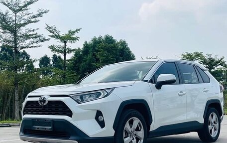 Toyota RAV4, 2021 год, 2 300 000 рублей, 1 фотография