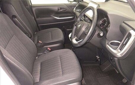 Toyota Noah III, 2021 год, 1 920 000 рублей, 5 фотография