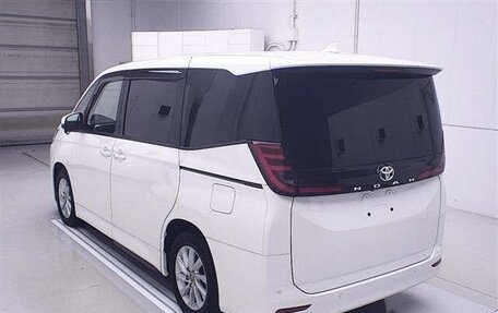 Toyota Noah III, 2021 год, 1 920 000 рублей, 2 фотография