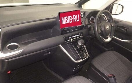 Toyota Noah III, 2021 год, 1 920 000 рублей, 4 фотография