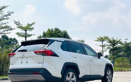 Toyota RAV4, 2021 год, 2 300 000 рублей, 6 фотография