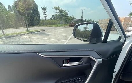 Toyota RAV4, 2021 год, 2 300 000 рублей, 12 фотография