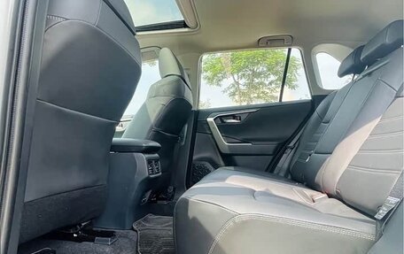 Toyota RAV4, 2021 год, 2 300 000 рублей, 15 фотография