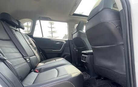 Toyota RAV4, 2021 год, 2 300 000 рублей, 16 фотография