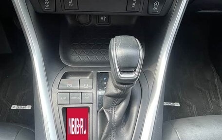 Toyota RAV4, 2021 год, 2 300 000 рублей, 19 фотография