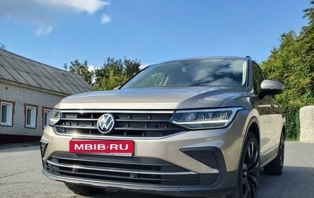 Volkswagen Tiguan II, 2021 год, 2 830 000 рублей, 1 фотография