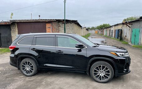 Toyota Highlander III, 2017 год, 3 150 000 рублей, 3 фотография