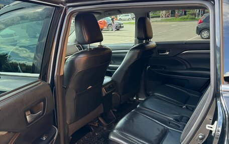 Toyota Highlander III, 2017 год, 3 150 000 рублей, 10 фотография