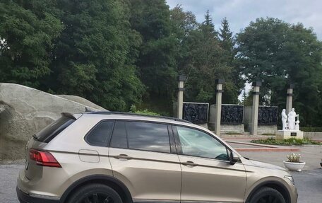 Volkswagen Tiguan II, 2021 год, 2 830 000 рублей, 2 фотография