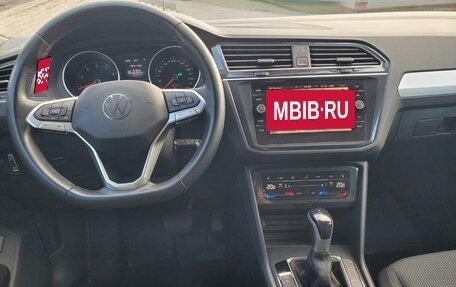 Volkswagen Tiguan II, 2021 год, 2 830 000 рублей, 3 фотография