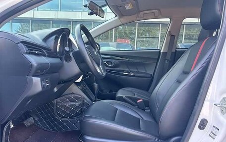 Toyota Yaris XP150 рестайлинг, 2022 год, 1 400 000 рублей, 10 фотография